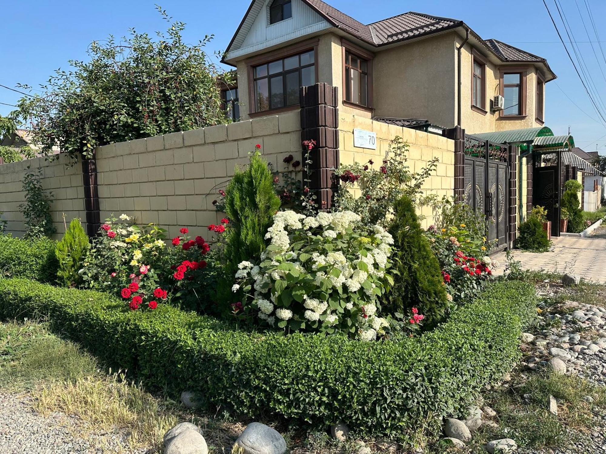 Kurak Homestay Bishkek Ngoại thất bức ảnh