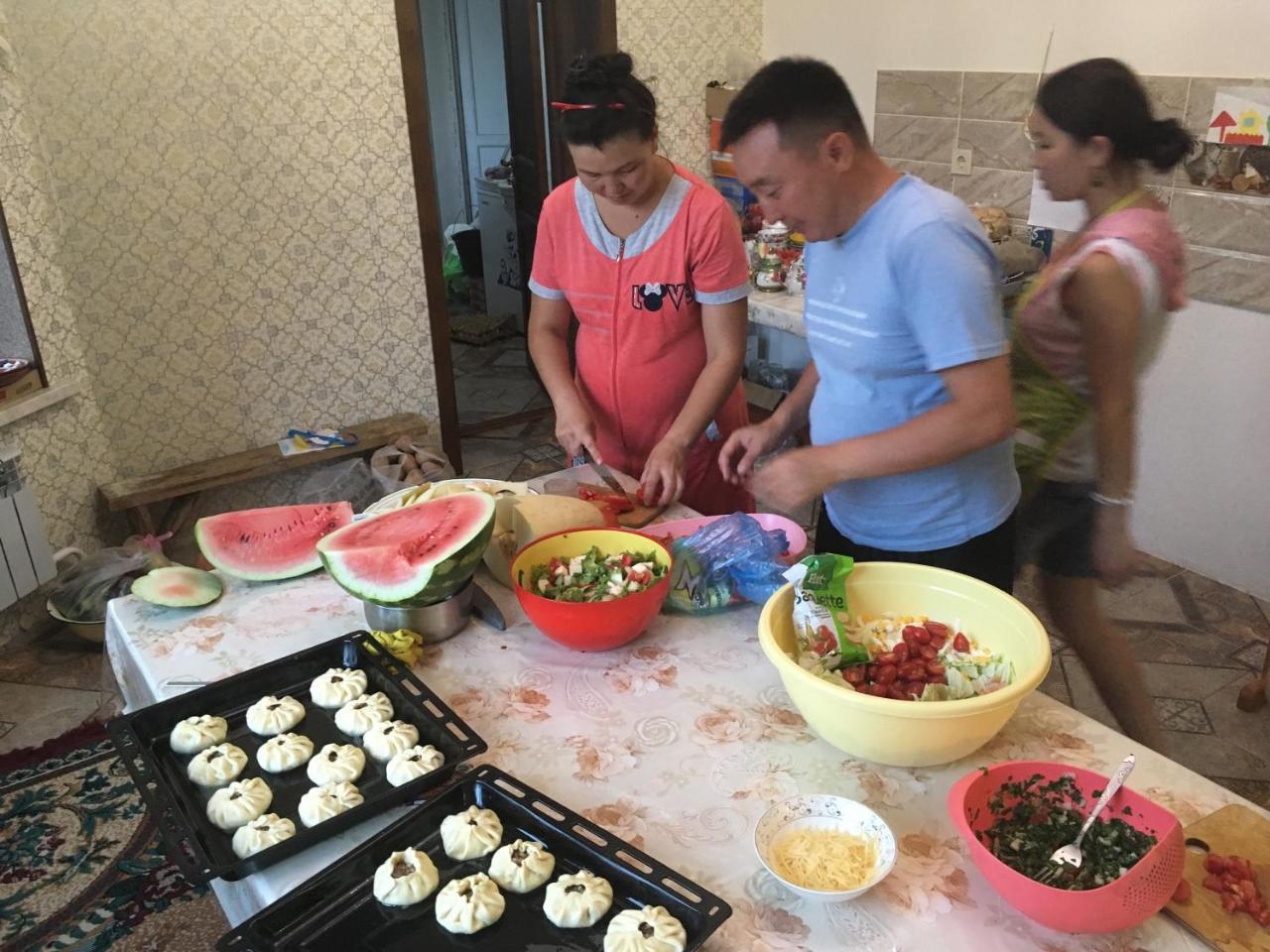 Kurak Homestay Bishkek Ngoại thất bức ảnh