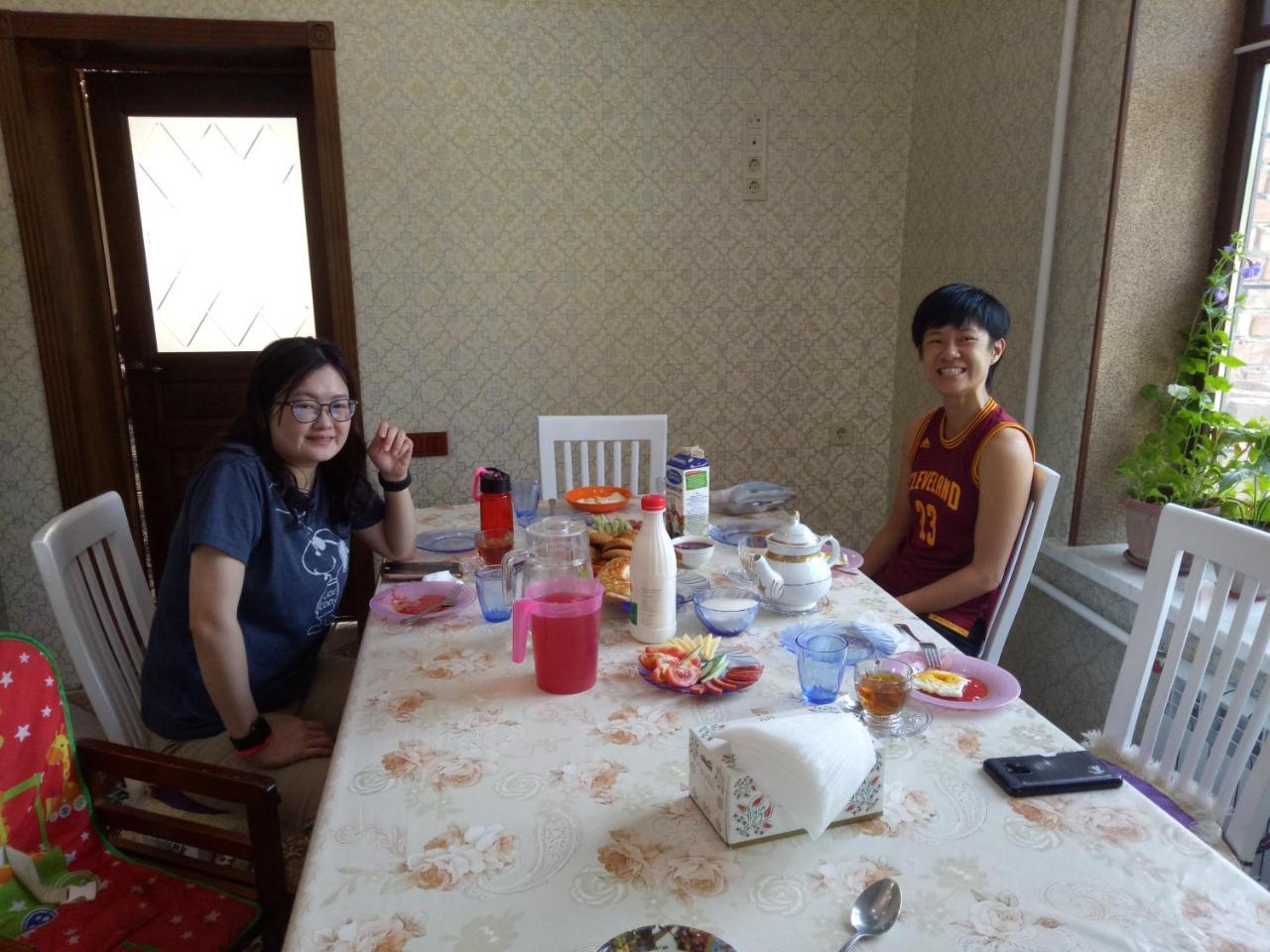 Kurak Homestay Bishkek Ngoại thất bức ảnh